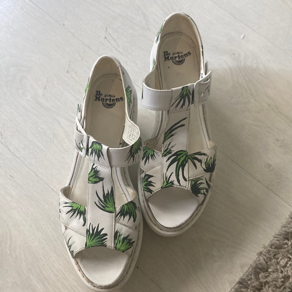 Hand painted palm print size 7.5 doc martens platform white sandals
